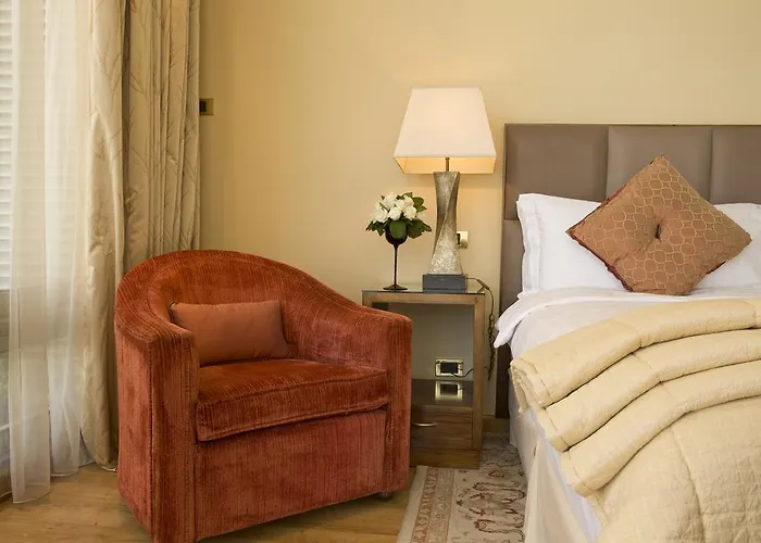 Deluxe Two-Bedroom Apartment
