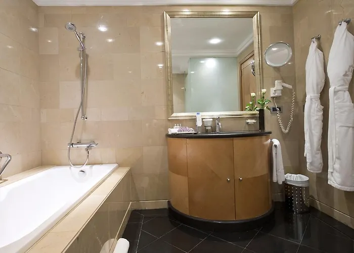Deluxe Two-Bedroom Apartment